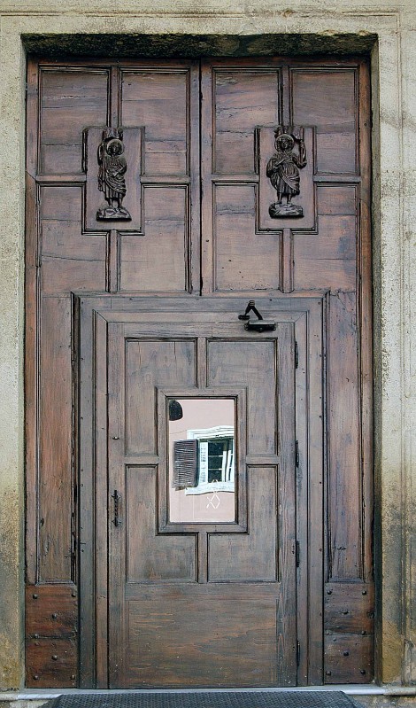Ambito umbro sec. XVIII, Porta laterale con bassorilievi dei patroni