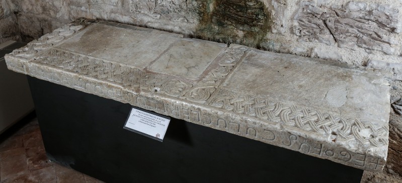 Maestranze Italia centrale sec. V, Lastra lapidea di sarcofago