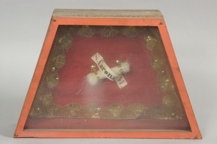 Bottega trentina sec. XIX-XX, Reliquiario a cassetta in legno sagomato