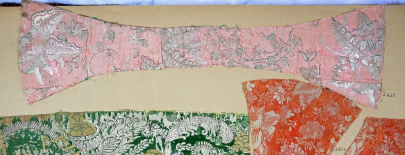 Manifattura italiana metà sec. XVIII, Frammento di manipolo rosa