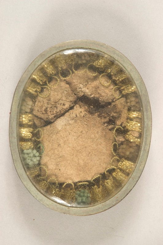 Bottega trentina sec. XIX, Reliquiario a capsula di ignoto santo