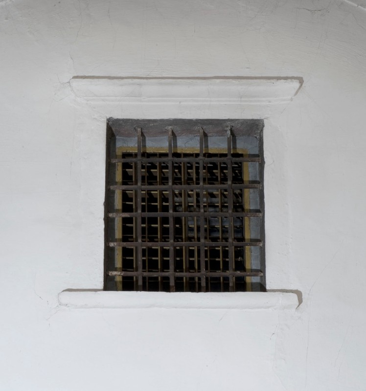 Maestranze trentine sec. XIX, Cornice di finestra intonacata