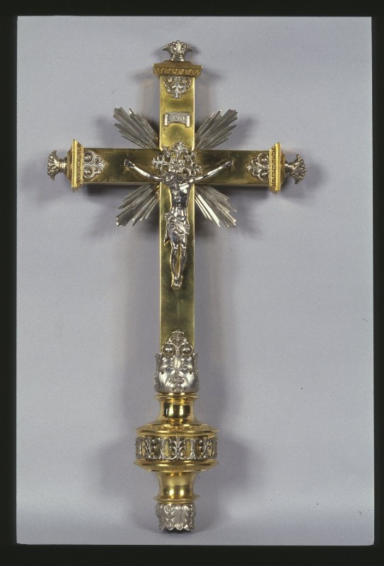 Prod. italiana fine sec. XIX, Croce astile con nodo decorato da palmette