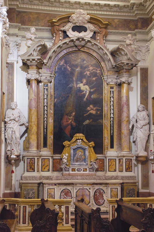Benedetti G.-Benedetti C. (1695 circa), Altare laterale della Madonna annunciata