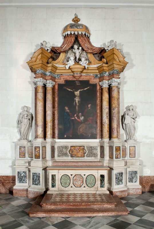 Benedetti C. (1710-1719), Altare del Crocifisso