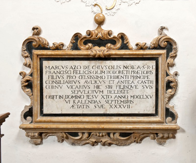 Sartori A. G. (1765), Targa commemorativa di Marco Azzone Chiusole