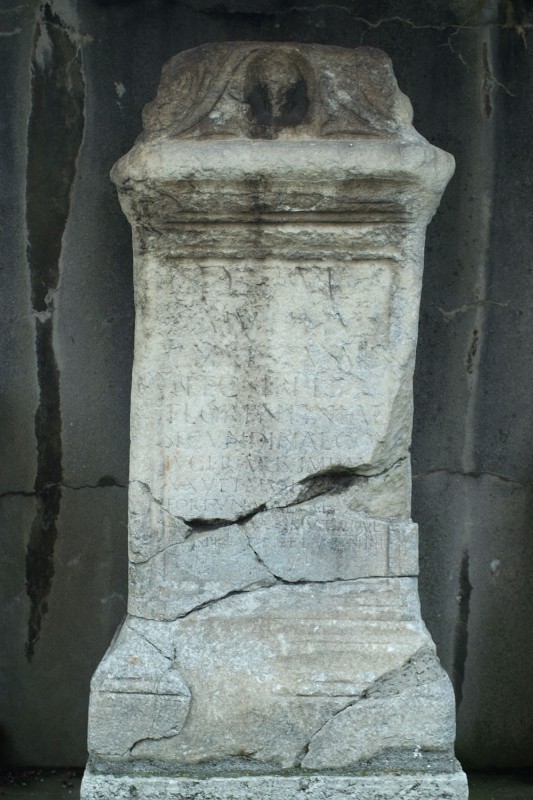 Ambito friulano sec. II, Stele funeraria romana