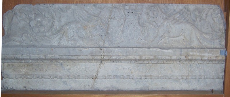 Ambito romano sec. III, Frammento di fregio
