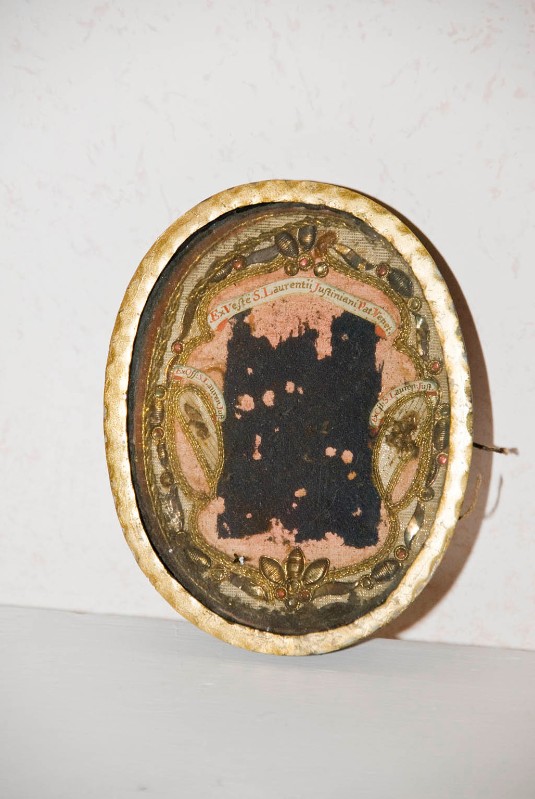 Bottega veneta fine sec. XIX, Reliquiario a medaglione ovale
