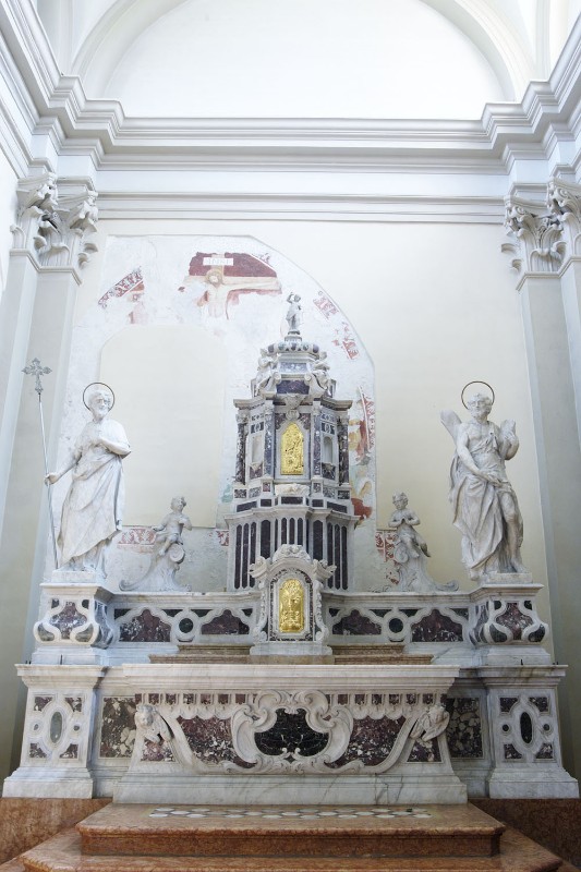 Caribolo G. metà sec. XVIII, Altare maggiore con putti seduti su volute