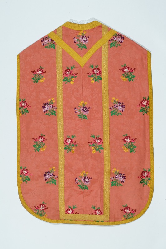 Manifattura veneta sec. XIX, Pianeta rosa con fiori