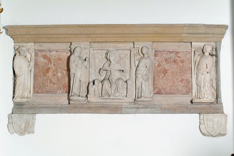 Bottega veneta sec. XIV, Sarcofago con bassorilievi