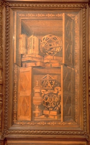 Giovanni da Verona sec. XVI, Armadio con libri pisside e solidi geometrici