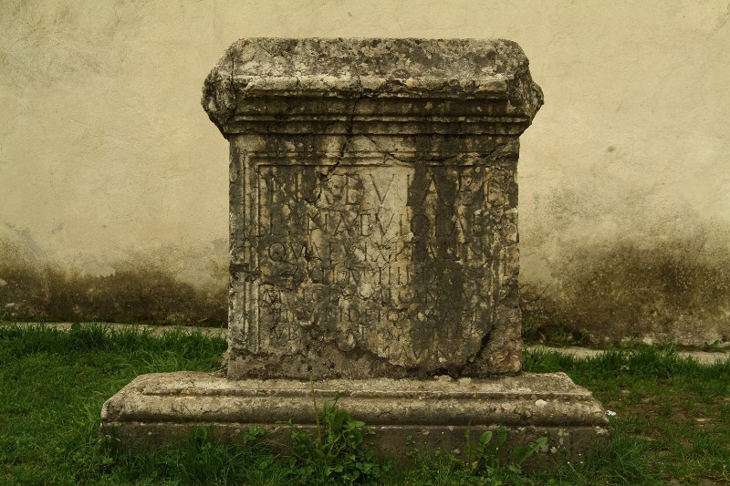 Maestranze Italia sett. sec. I-III, Cippo funerario "NAEVIAE"