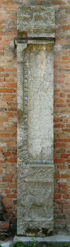 Maestranze Italia sett. sec. I, Cippo funerario con grifone