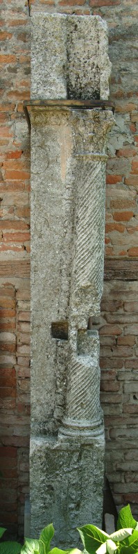 Maestranze Italia sett. sec. I, Cippo funerario con lesena