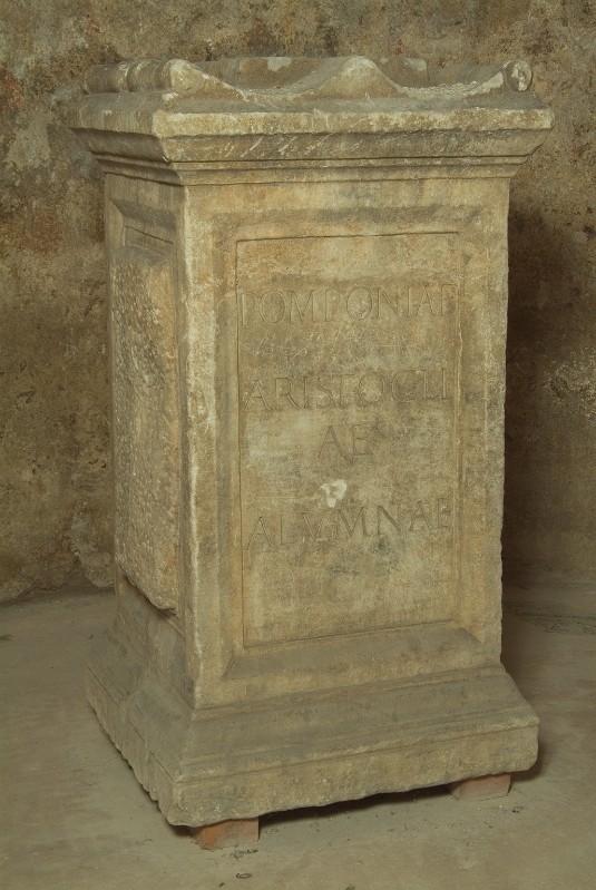 Ambito veneto sec. IV-V, Cippo funerario "POMPONIAE"