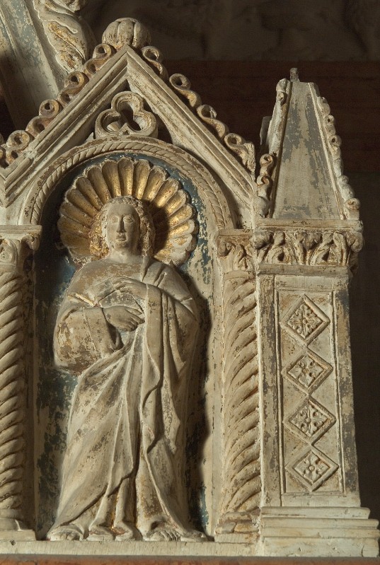 Maestranze campionesi (1353), Apostolo con libro appoggiato sul petto