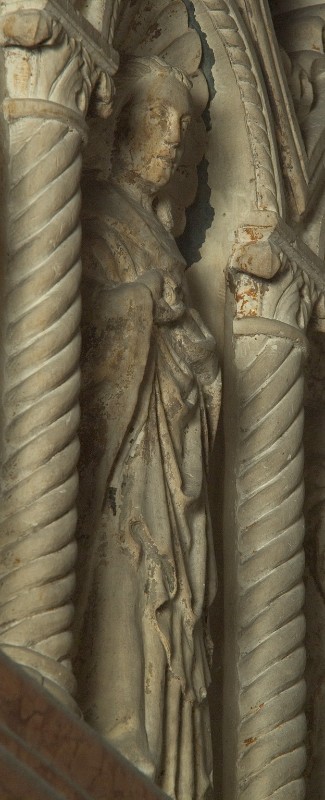 Maestranze campionesi (1353), Apostolo con rotolo tra le mani