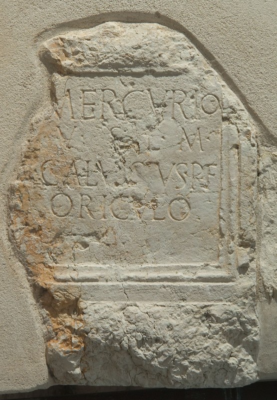 Ambito romano sec. II, Lapide "MERCVRIO"