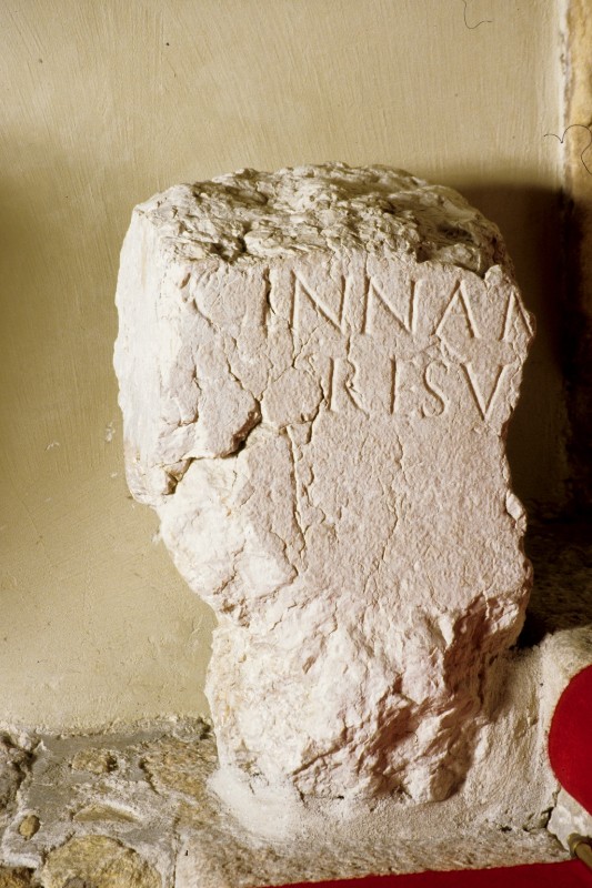 Ambito romano secc. I a.C.- II d. C., Stele con iscrizione funeraria