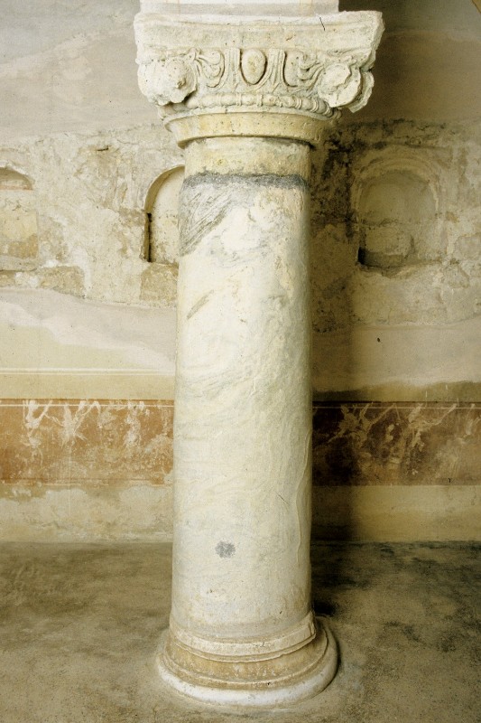 Maestranze venete secc. I-III, Colonna in marmo con saldatura in piombo