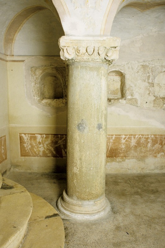 Maestranze venete secc. I-III, Colonna in pietra chiara