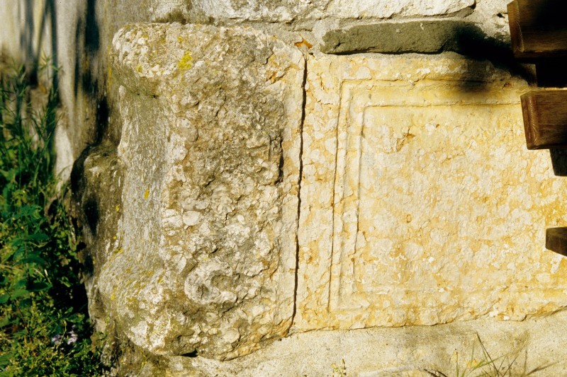 Bottega veneta secc. I-III (?), Frammento di ara romana chiesa di san Vitale