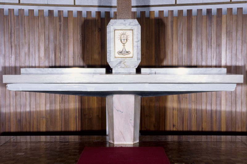Ferrari G. (1963), Altare maggiore in marmo