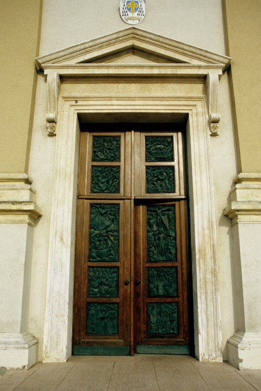 Bottega veneta (1980), Porta di ingresso con dieci formelle in bronzo