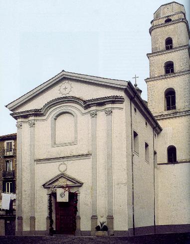 La facciata principale della cattedrale di San Pantaleone  a Vallo della Lucania 