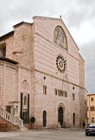 La facciata della cattedrale di San Feliciano a Foligno