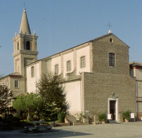 La facciata principale  della Chiesa di Santa Maria Assunta  a Cervia