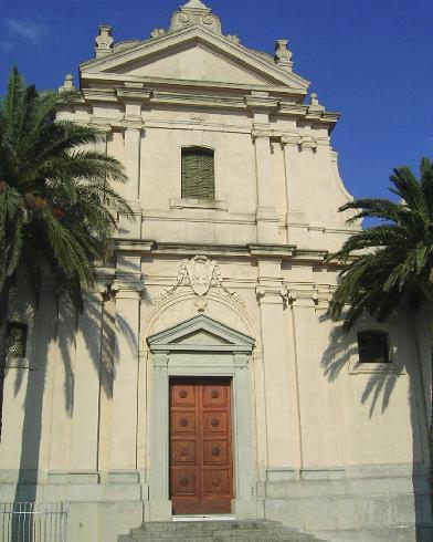 La facciata principale  della Chiesa di Santa  Maria Assunta a Nicotera 
