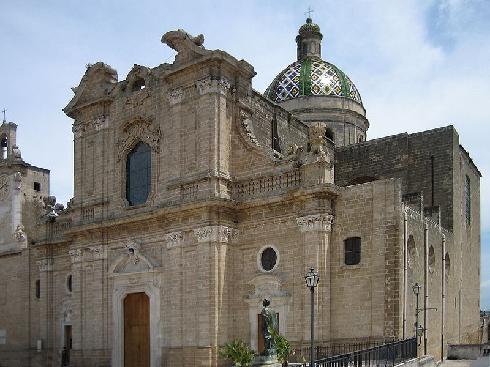 La facciata della cattedrale di Santa Maria  Assunta in Cielo  ad ORIA 