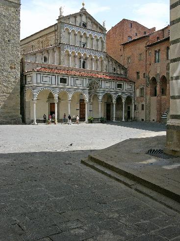 La facciata della cattedrale di San Zeno  a Pistoia