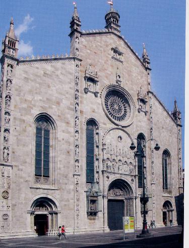 La facciata della cattedrale di Santa Maria Assunta a Como