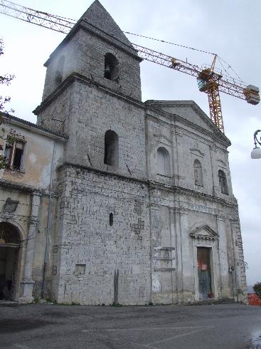 Veduta angolare della facciata della Chiesa di San Giorgio e San Gianuario