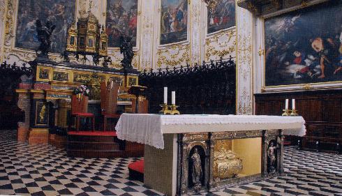 Altare maggiore e mensa eucaristica 