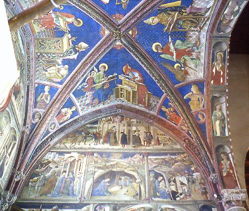 La volta a crociera del coro decorata affreschi del De Litio, raffiguranti scene di vita di Maria e di Gesù.