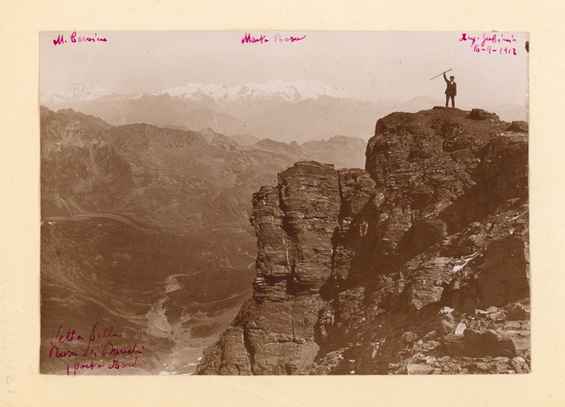 In vetta al monte Rosa dei Banchi parete Nord sullo sfondo monti  Cervino e Rosa
