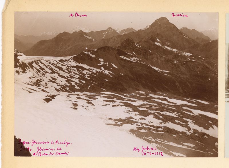 Sopra Ghiacciaio Peradzà sotto ghiacciaio del monte Rosa dei Banchi, monti Bianco e Tersiva