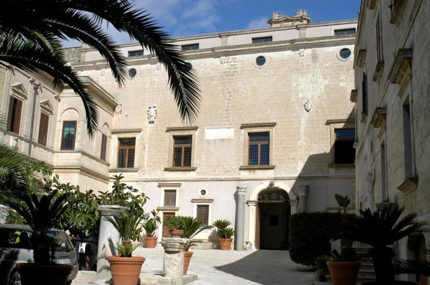 Palazzo Vescovile (Oria)