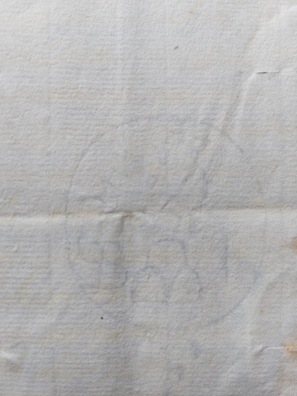 Carta con filigrana a tre monti racchiusa in cerchio