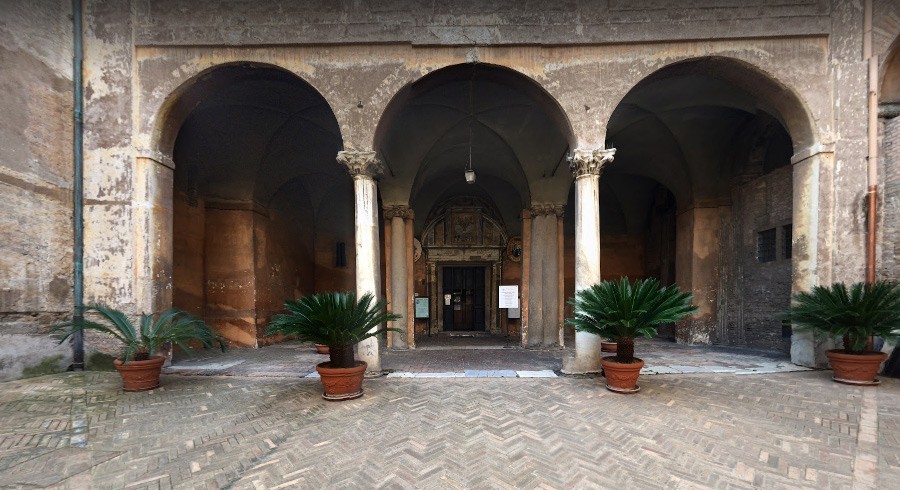 L'ingresso della Chiesa all'interno del Monastero.