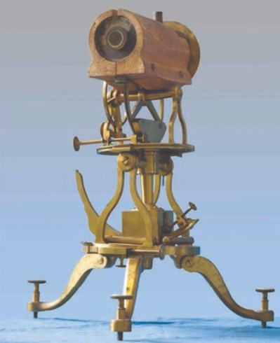  Termoeliometro in ottone e legno altezza 60 cm.
Questo strumento è conservato presso il  Museo dell'INAF-Osservatorio Astronomico di Roma, Monte Porzio Catone (Roma)  