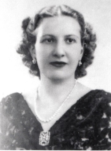  Ottavia Penna Buscemi di Caltagirone, fu candidata donna del Partito dell'Uomo Qualunque nelle elezioni del capo provvisorio dello Stato nel 1946.