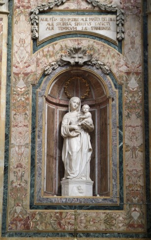  Statua della Madonna di Monserrato di Antonello Gagini, 1532.
