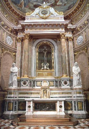  Particolare dell’altare della Cappella del Crocifisso di Rosate, luogo di prescelto per la custodia eucaristica e dedicato per questo al raccoglimento e alla preghiera