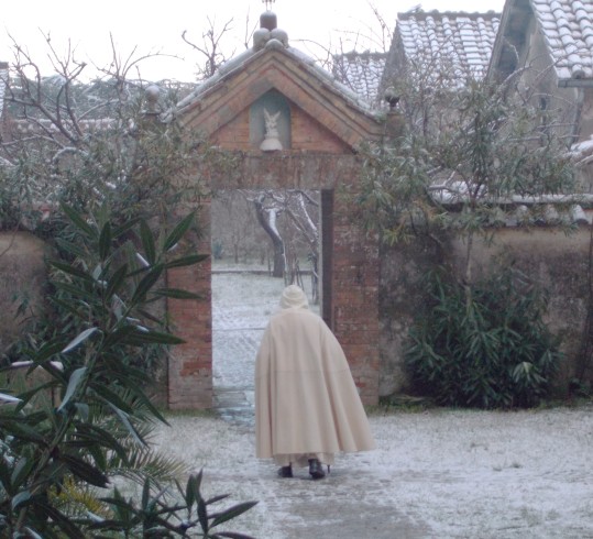  Entrata delle celle monastiche sotto la prima neve